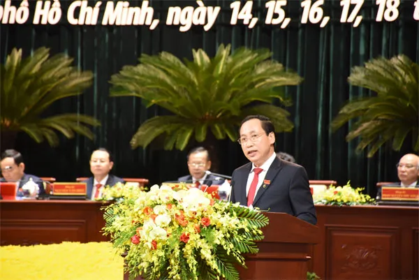 Đồng chí Phan Văn Quang, Bí thư Đảng ủy, Chủ tịch Hội đồng thành viên Tổng công ty Bến Thành Trách nhiệm hữu hạn Một thành viên, Đoàn đại biểu Đảng bộ Tổng Công ty Bến Thành.