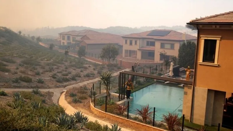Mỹ: Cháy rừng tiếp tục hoành hành ở California, 100.000 người phải sơ tán 