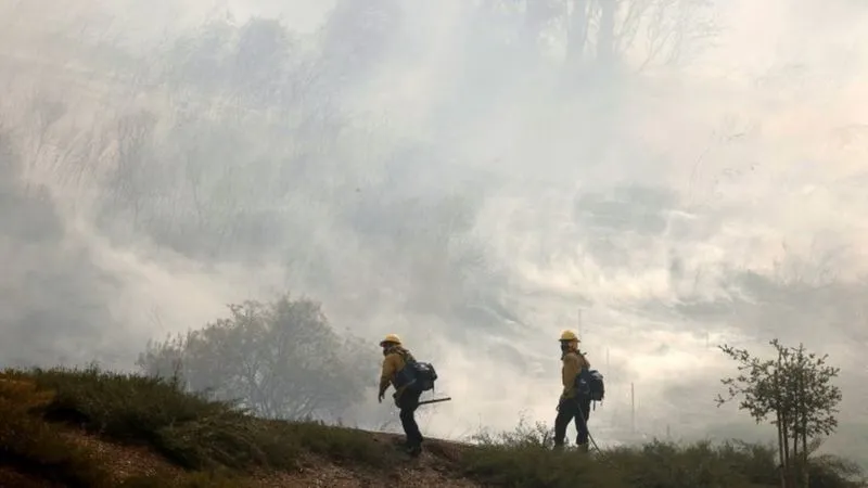 Mỹ: Cháy rừng tiếp tục hoành hành ở California, 100.000 người phải sơ tán 