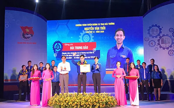 Đồng chí Bùi Trung Bảo nhận giải thưởng Nguyễn Văn Trỗi năm 2020