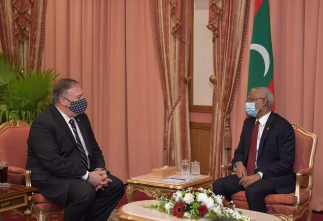 Ngoại trưởng Mỹ Mike Pompeo hội đàm với Tổng thống Maldives Ibrahim Mohamed Solih. (Ảnh: Twitter)