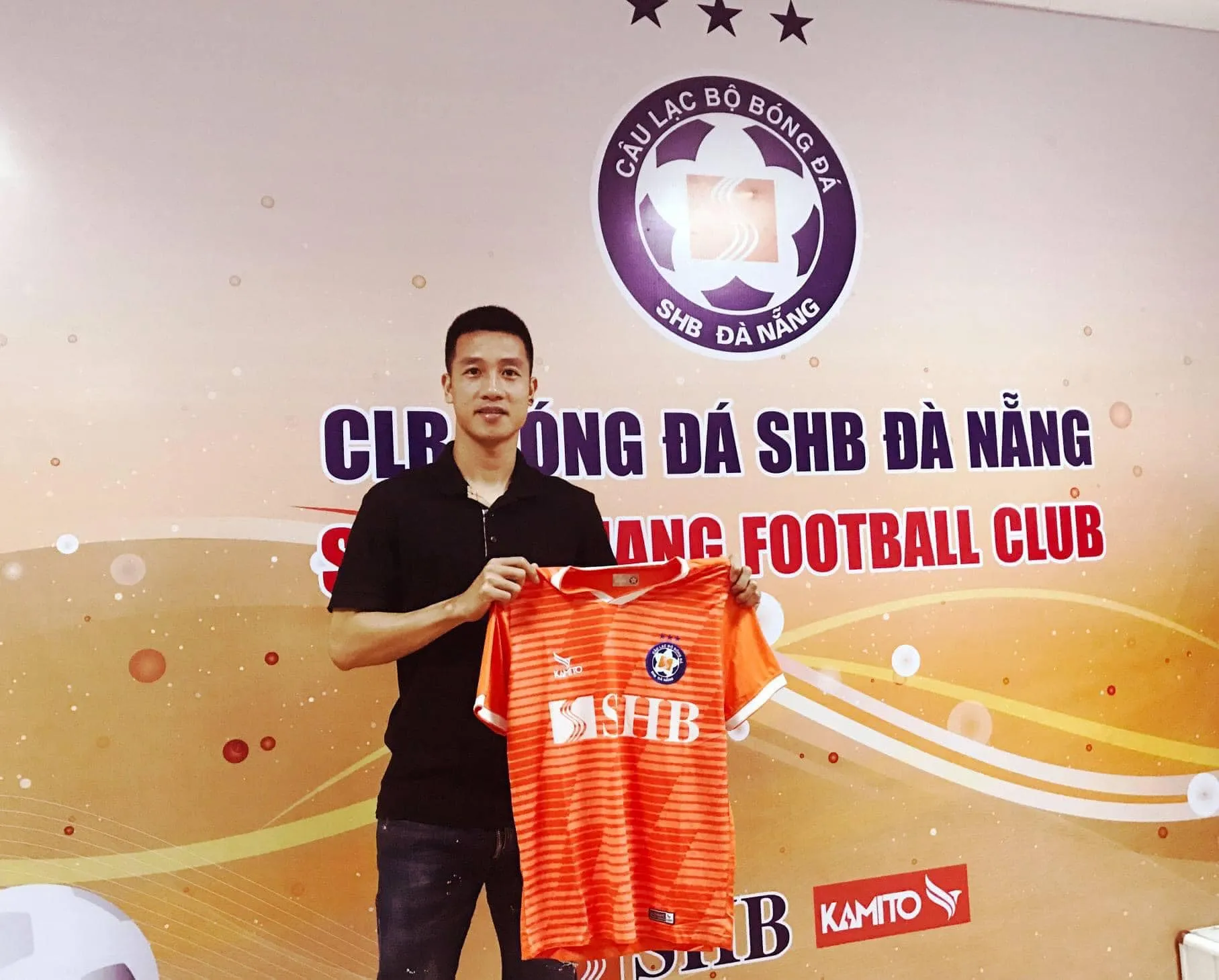 Huy Hùng chính thức gia nhập CLB SHB Đà Nẵng