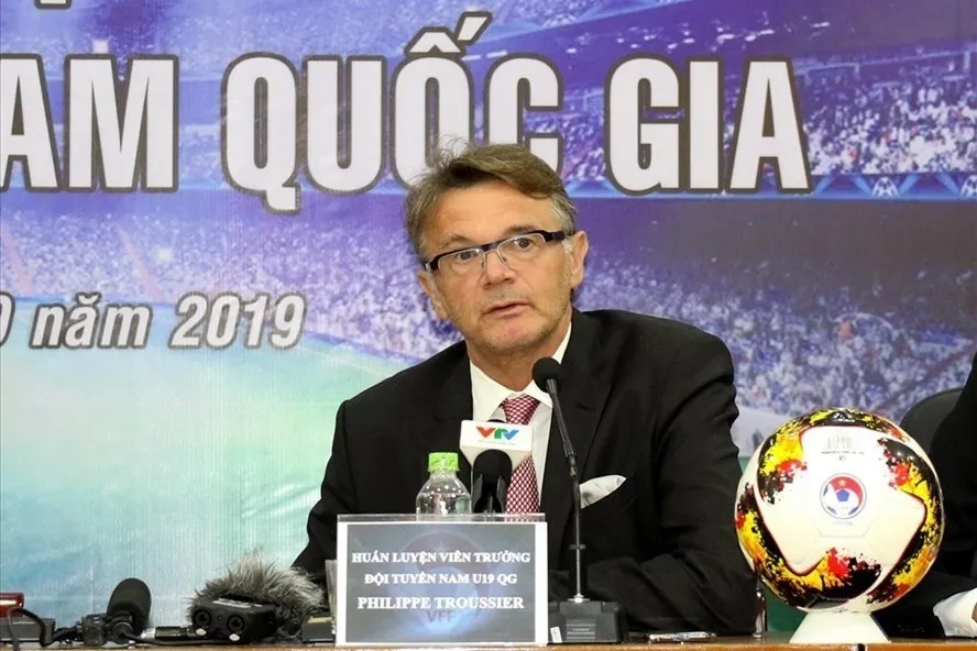 HLV Philippe Troussier quyết giúp bóng đá Việt Nam dự World Cup