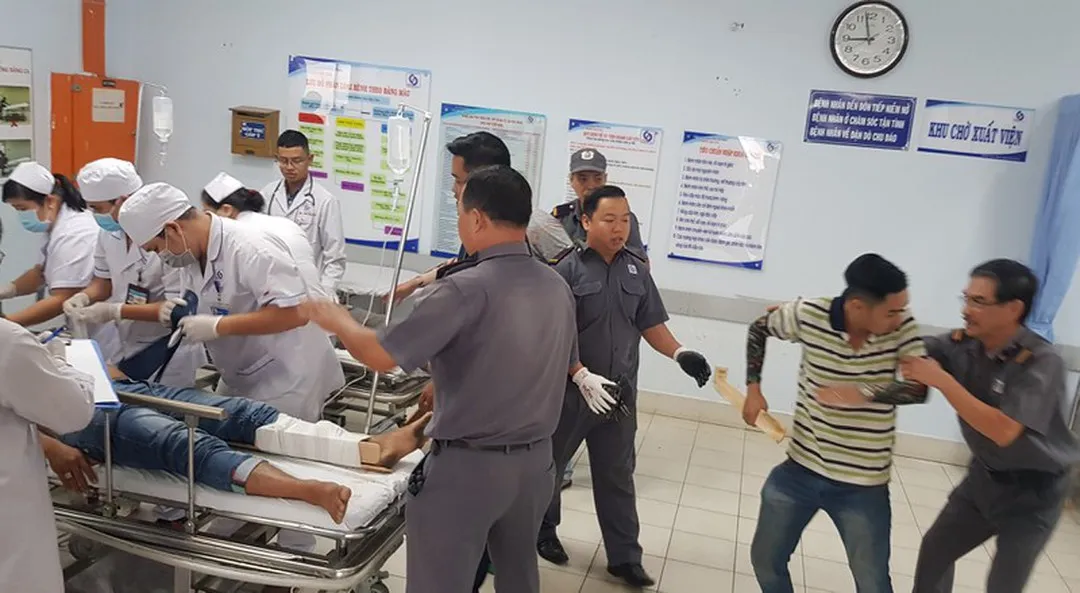 Diễn tập tình huống khẩn cấp gây mất an ninh trật tự tại BV Nhân dân Gia Định. Ảnh do bệnh viện cung cấp. 