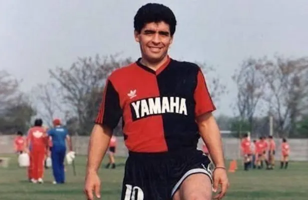 Maradona trong màu áo Newell's Old Boys