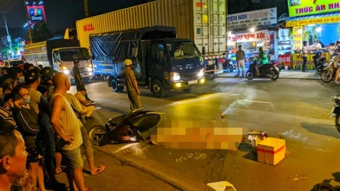 Tin tức tai nạn giao thông hôm nay 12/12/2020: Ôtô tông liên hoàn 4 xe máy, 2 người bị thương nặng ảnh 2