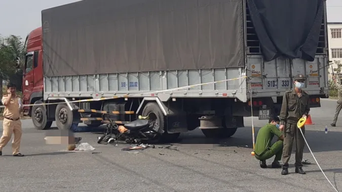 Tin tức tai nạn giao thông hôm nay 12/12/2020: Ôtô tông liên hoàn 4 xe máy, 2 người bị thương nặng ảnh 3