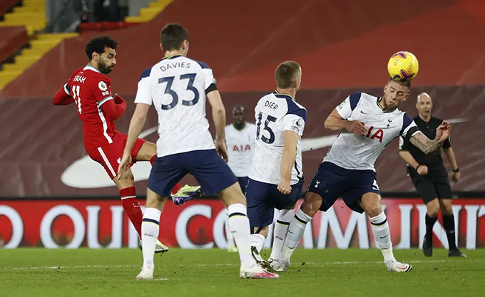 Kết quả Ngoại hạng Anh 17/12: Đá bại Tottenham, Liverpool chiếm lại ngôi đầu