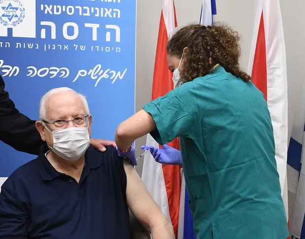 Israel: Tổng thống Reuven Rivlin tiêm vắcxin phòng bệnh COVID-19