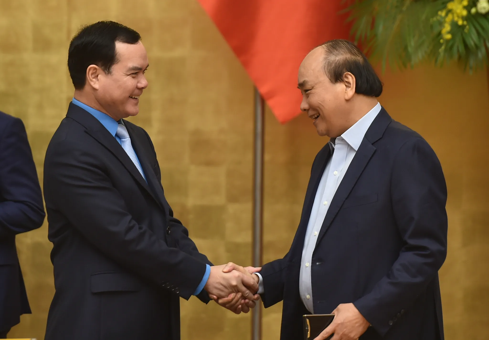 Thủ tướng Nguyễn Xuân Phúc và Chủ tịch Tổng LĐLĐ Việt Nam Nguyễn Đình Khang