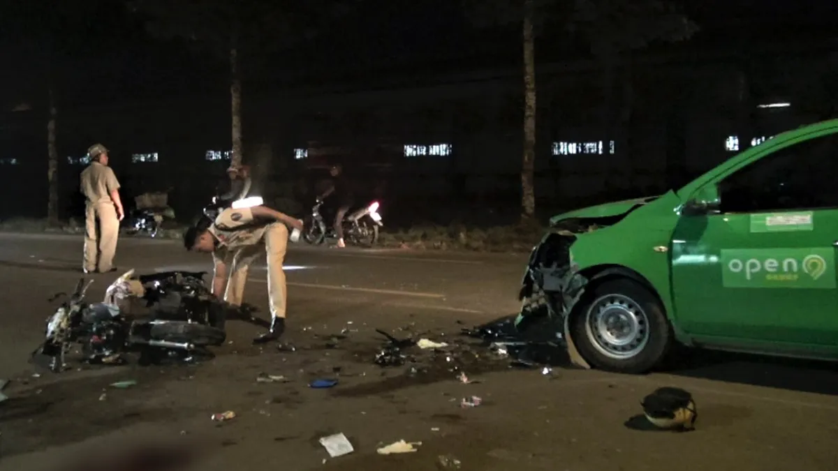 Tin tức tai nạn giao thông hôm nay 29/12/2020: Xe máy đấu đầu xe taxi, một người tử vong ảnh 2