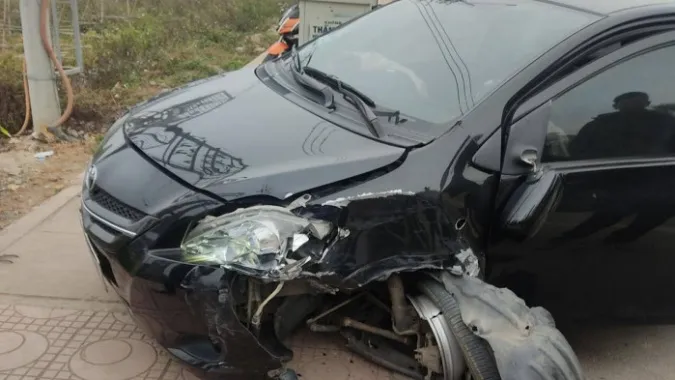 Tin tức tai nạn giao thông hôm nay 8/1/2021: Tài xế nghi đột quỵ, xế hộp Porsche mất lái tông dải phân cách ảnh 3