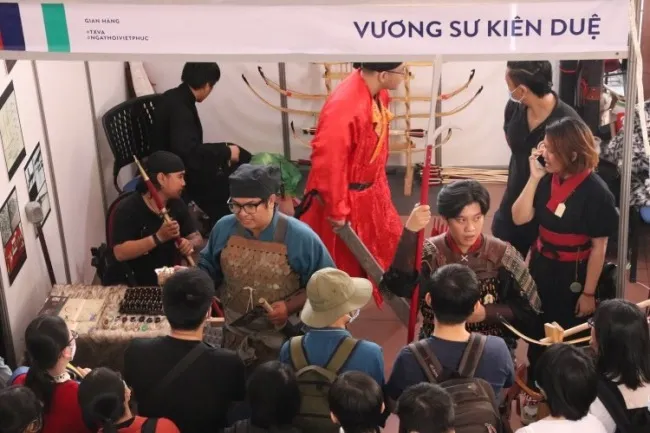  Ngày hội Việt phục "Tóc Xanh - Vạt Áo" thu hút nhiều bạn trẻ tham gia