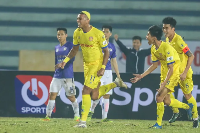 Hà Nội FC bất ngờ gục ngã trước Nam Định ngay ở vòng mở màn 3