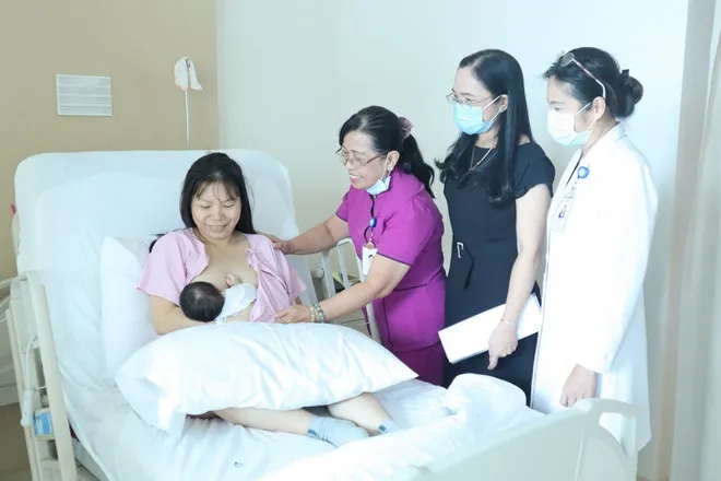 Bệnh viện Hạnh Phúc nhận danh hiệu nuôi con bằng sữa mẹ xuất sắc 2