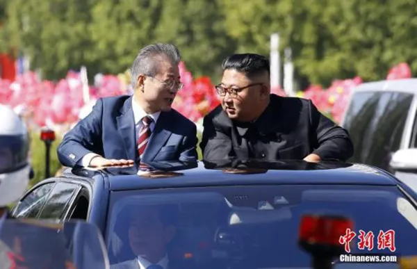 Tổng thống Hàn Quốc Moon Jae-in và nhà lãnh đạo Triều tiên Kim Jong-un