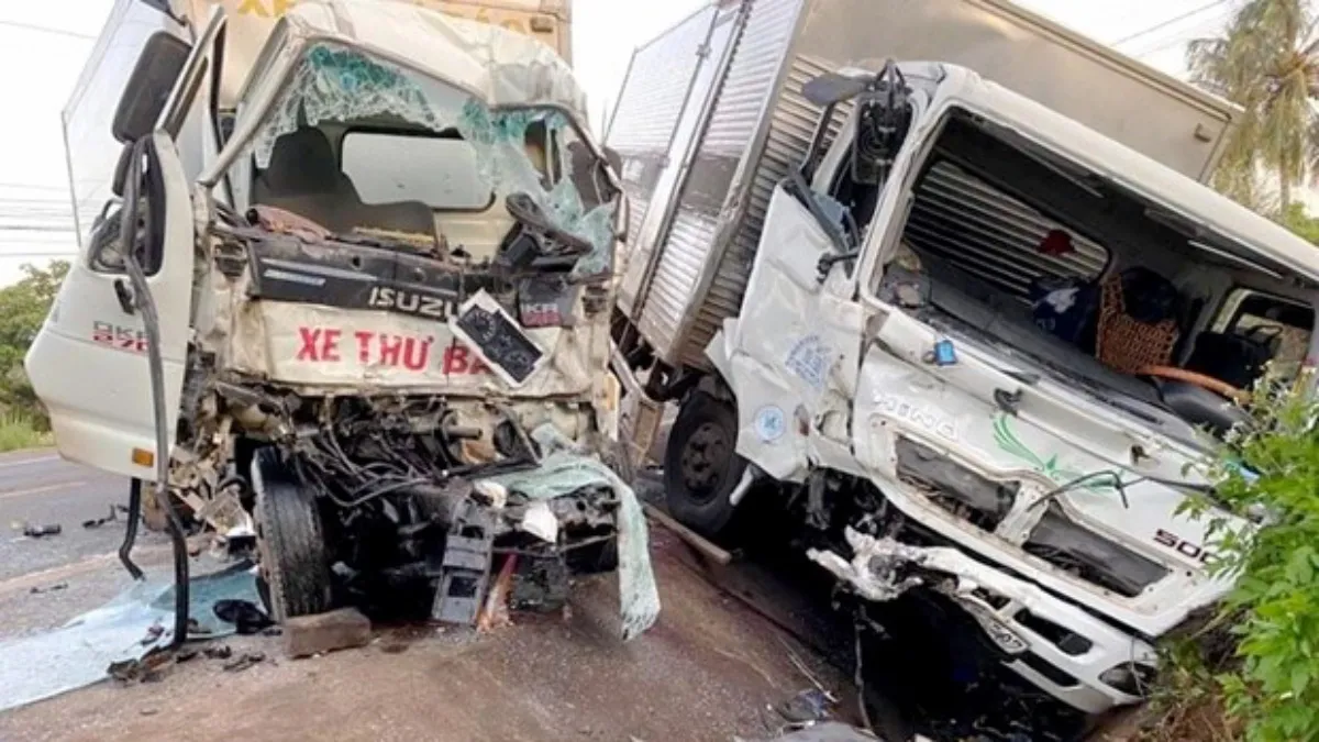 Tin tức tai nạn giao thông hôm nay 25/1/2021: Xe tải va chạm với xe đầu kéo, 6 người bị thương ảnh 1