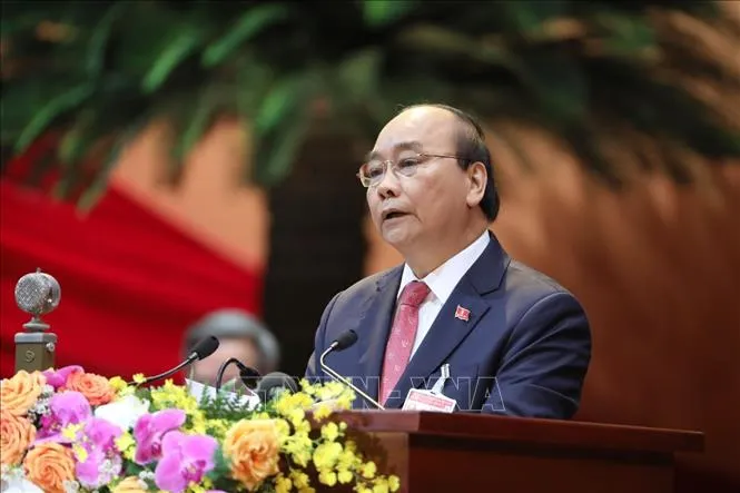Đồng chí Nguyễn Xuân Phúc, Uỷ viên Bộ Chính trị, Thủ tướng Chính phủ thay mặt Đoàn Chủ tịch đọc Diễn văn khai mạc Đại hội. 