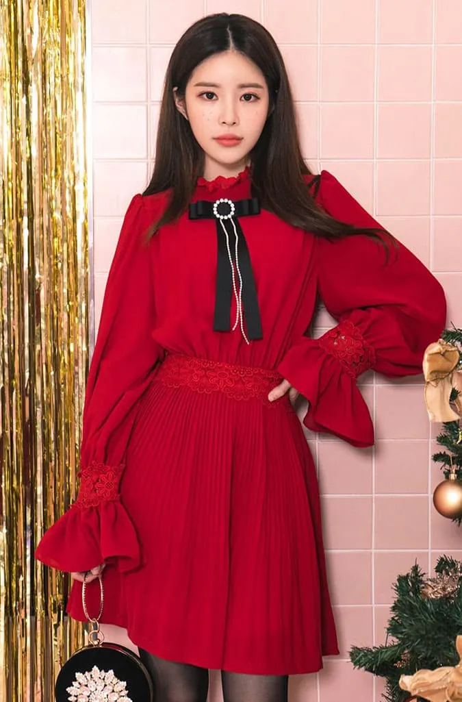 10 mẫu váy đỏ xinh sang hết ý và đáng sắm nhất dịp Tết này 1