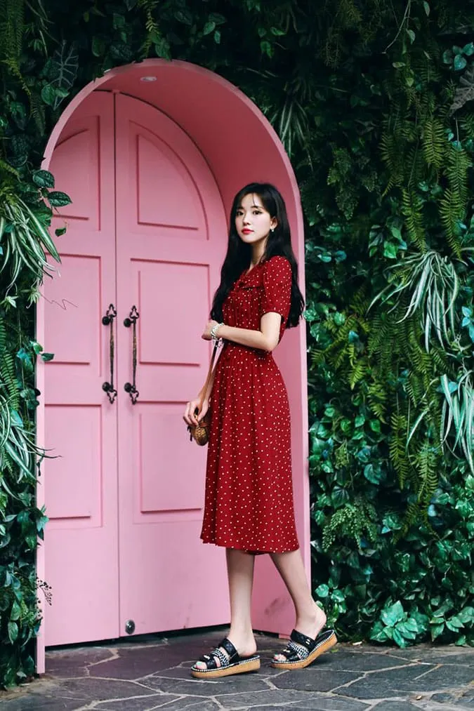 10 mẫu váy đỏ xinh sang hết ý và đáng sắm nhất dịp Tết này 26