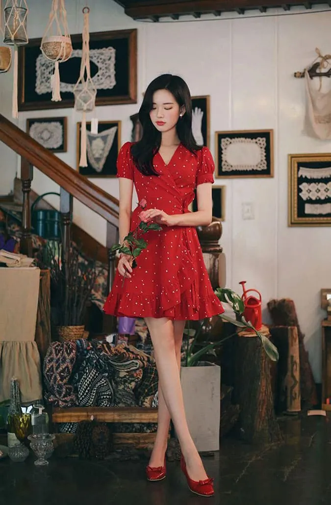 10 mẫu váy đỏ xinh sang hết ý và đáng sắm nhất dịp Tết này 52