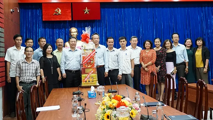 Ông Dương Anh Đức, Phó chủ tịch UBND TPHCM thăm và chúc Tết tập thể cán bộ viên chức Đài Tiếng nói Nhân dân TPHCM (VOH) Ảnh: Anh Tuấn