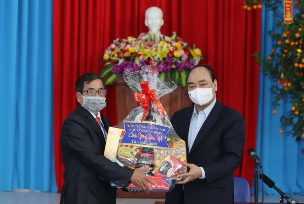 Thủ tướng tặng quà Tết tại Trung tâm bảo trợ xã hội tỉnh Quảng Nam 2