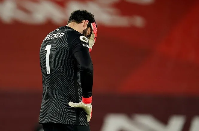 Alisson mắc sai lầm trước Man City