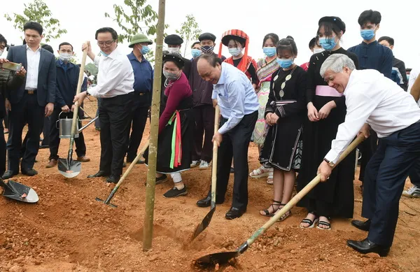 Thủ tướng Nguyễn Xuân Phúc dự Lễ phát động Chương trình trồng 1 tỷ cây xanh tại Tuyên Quang 1
