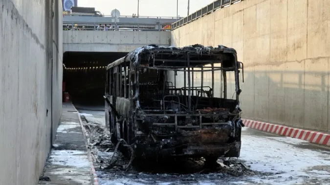 Tin tức tai nạn giao thông hôm nay 24/2/2021: Xe buýt bốc cháy dữ dội trong hầm chui An Sương 2