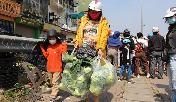 2 ngày, tuổi trẻ Thành phố Hồ Chí Minh giải cứu hơn 20 tấn rau, củ từ Hải Dương 1
