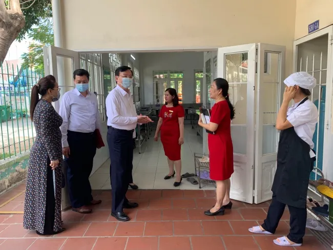 TPHCM: Quyết liệt kiểm tra công tác phòng dịch khi học sinh trở lại trường 1