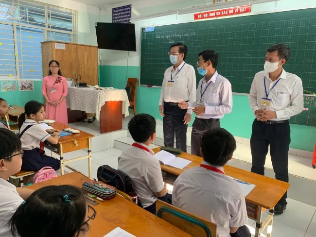 TPHCM: Quyết liệt kiểm tra công tác phòng dịch khi học sinh trở lại trường 2