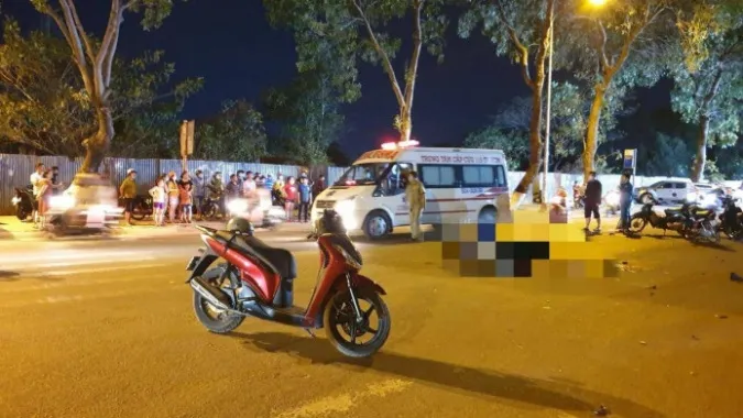 Tin tức tai nạn giao thông hôm nay 1/3/2021: Hai xe máy tông nhau biến dạng, 2 người thương vong 1