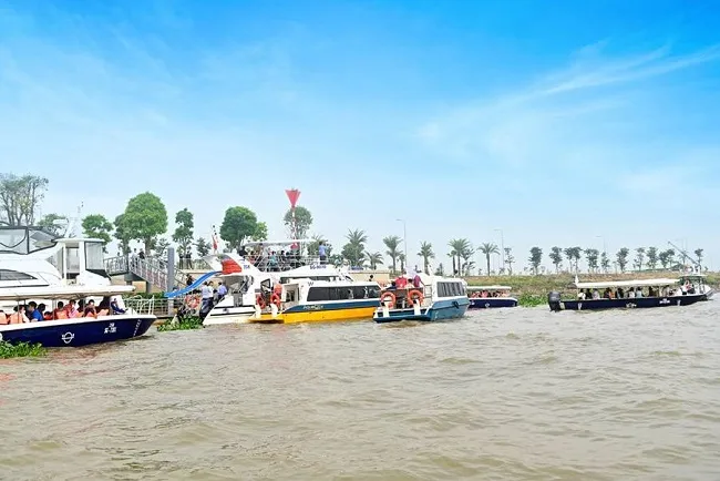 Độc đáo tour trải nghiệm biệt thự mẫu đô thị đảo Phượng Hoàng - Aqua City bằng đường sông 7