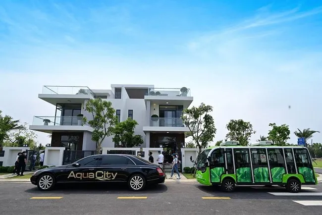 Độc đáo tour trải nghiệm biệt thự mẫu đô thị đảo Phượng Hoàng - Aqua City bằng đường sông 11