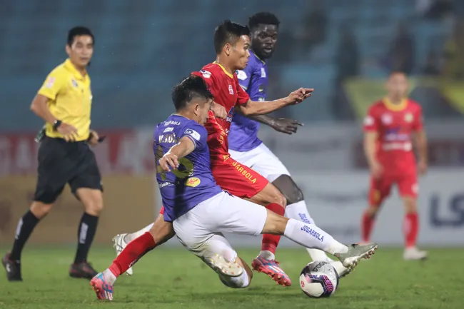 Hà Nội FC thắng trận thứ hai liên tiếp sau quãng nghỉ 10