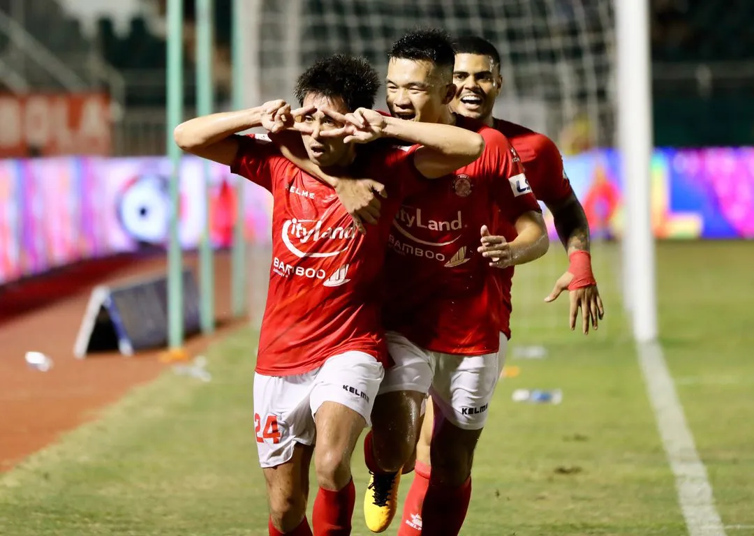 TPHCM đá bại Sài Gòn trong trận derby - Viettel thắng nhọc Nam Định