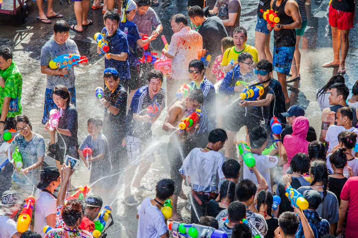 Thái Lan tiếp tục hủy tổ chức lễ hội té nước Songkran vì Covid-19