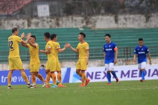 Hà Nội thắng nhọc Thanh Hóa – SLNA có trận thắng đầu tiên tại V-League 2021