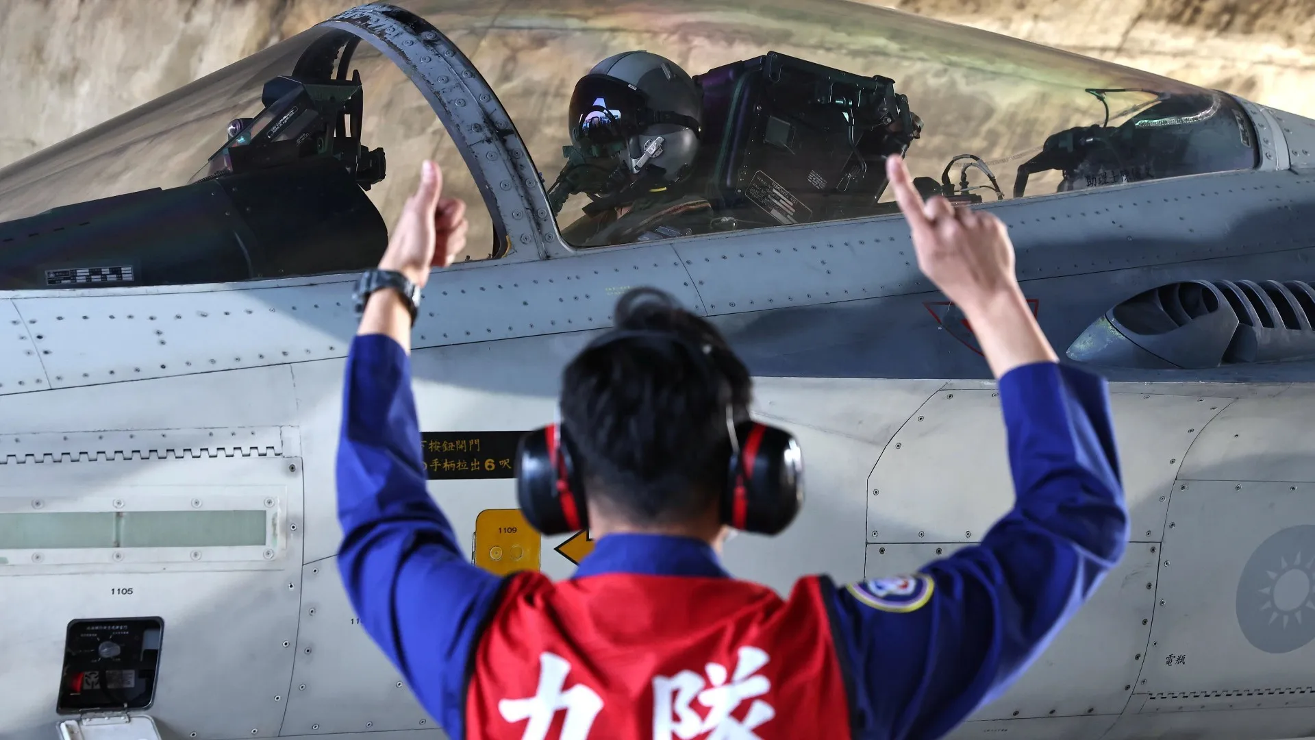 Đài Loan: Hai máy bay chiến đấu đâm nhau, rơi xuống biển 