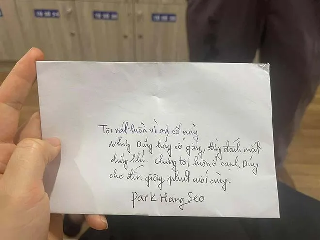 Xúc động với lá thư tay của HLV Park Hang Seo gửi cho Đỗ Hùng Dũng