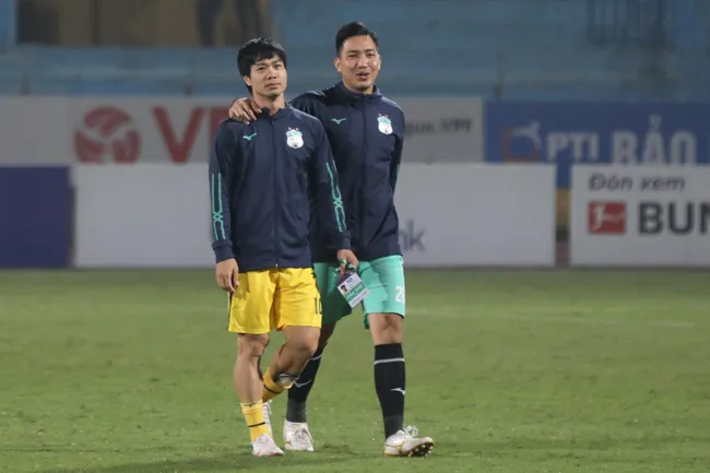 Vào sân từ ghế dự bị, Công Phượng ghi bàn đầu tiên ở V-League 2021 1