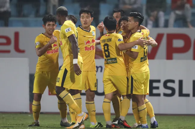 Vào sân từ ghế dự bị, Công Phượng ghi bàn đầu tiên ở V-League 2021 5