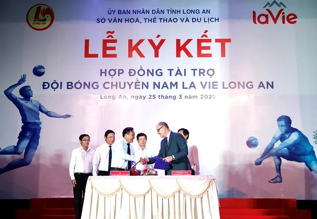 La Vie trở thành nhà tài trợ chính bóng chuyền nam Long An 1
