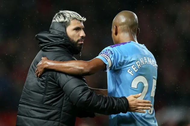 Aguero và Fernandinho chia tay Man City ở Hè 2021