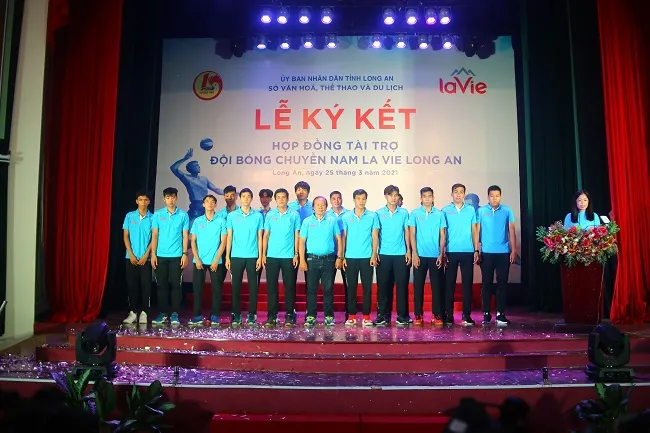 La Vie trở thành nhà tài trợ chính bóng chuyền nam Long An 2