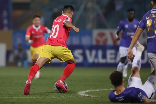 Hà Nội FC thoát thua nhờ bàn thắng ở phút 90 2