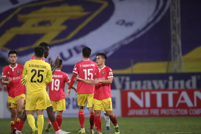 Hà Nội FC thoát thua nhờ bàn thắng ở phút 90 10