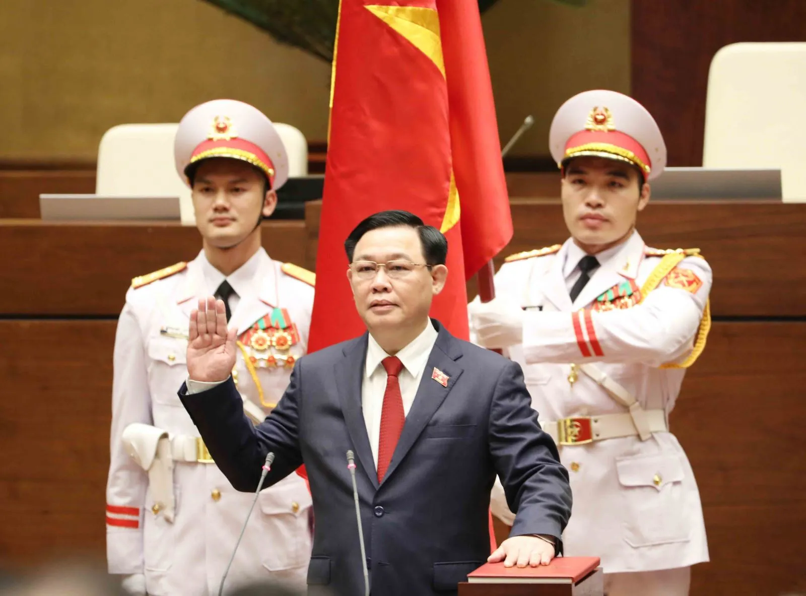 Chủ tịch Quốc hội Vương Đình Huệ tuyên thệ nhậm chức. 